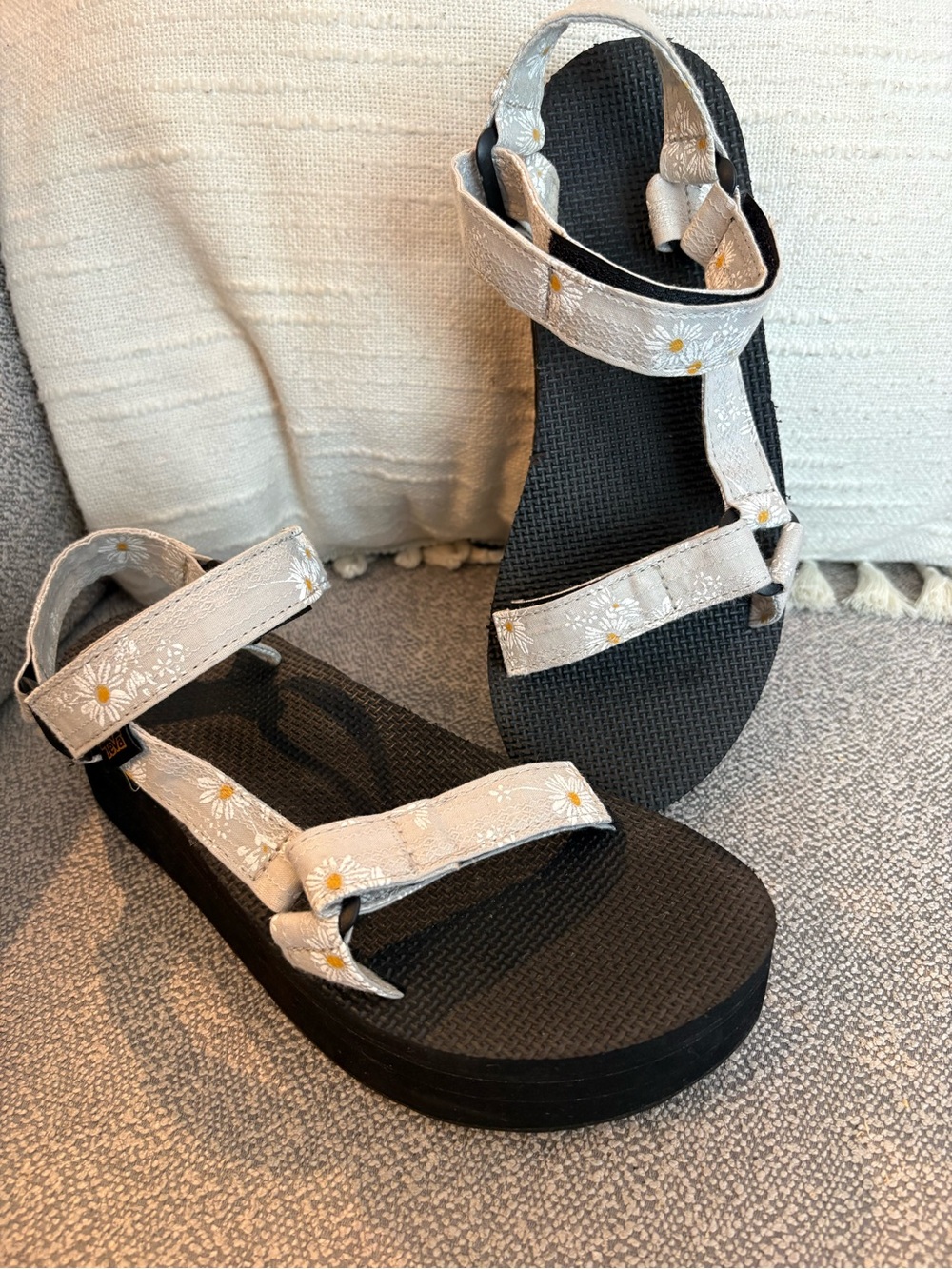 Teva Platform Daisy Sandals 🌼